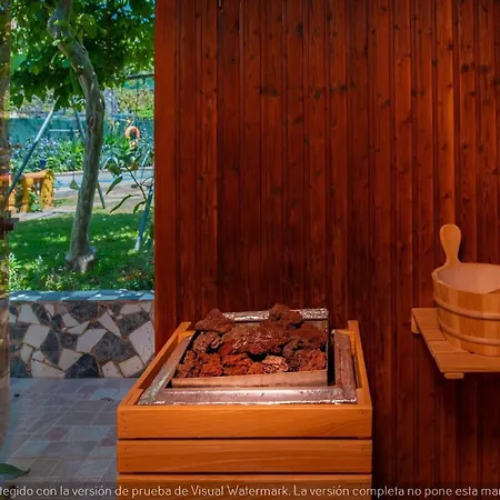 In Balcon De Mit Privatem Pool Holiday home